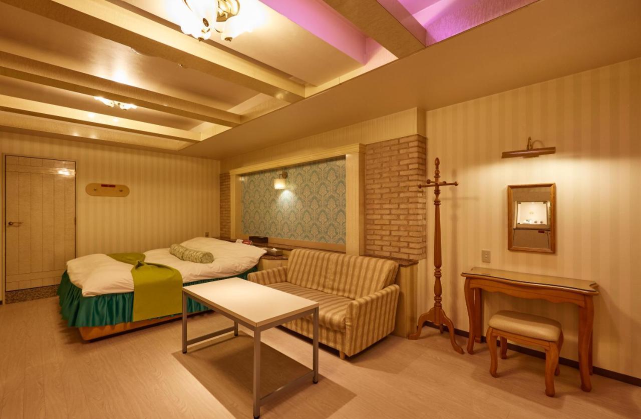 Hotel Christmas (Adults Only) Inazawa Bagian luar foto